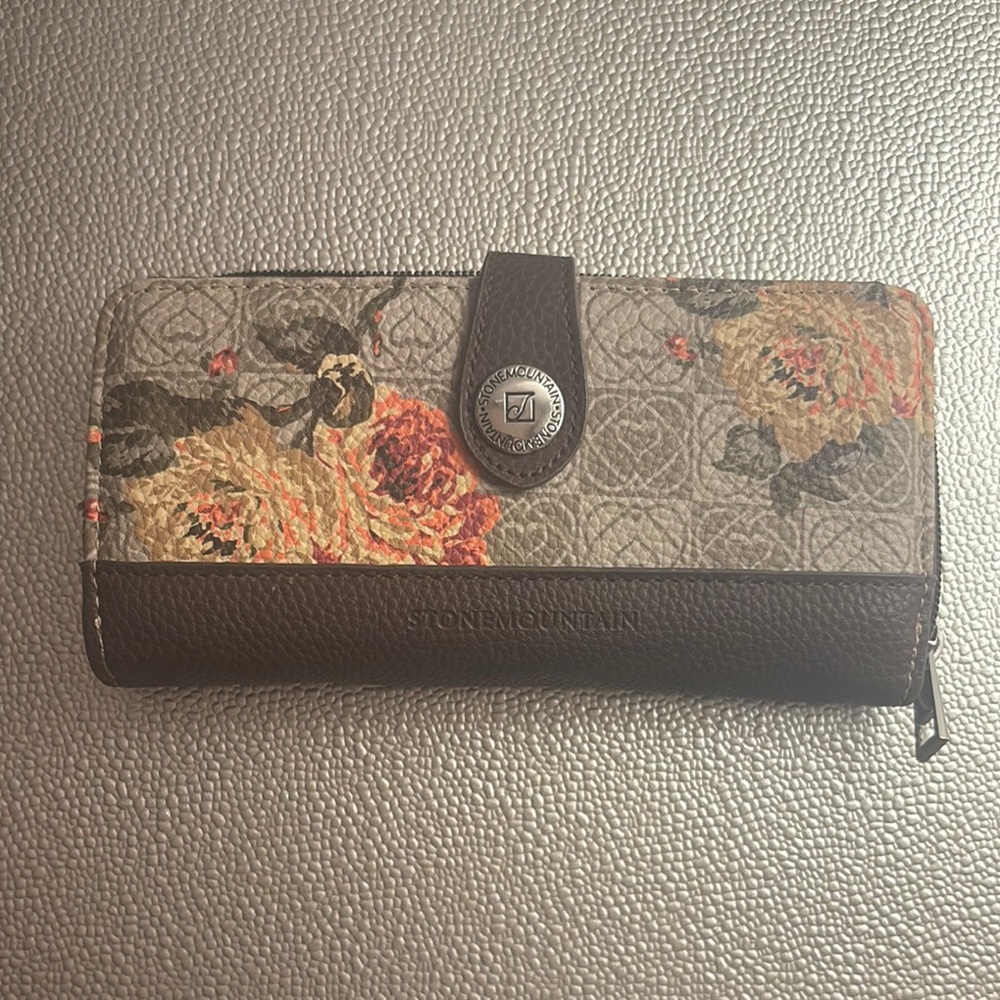 Stone Mountain Floral Wallet